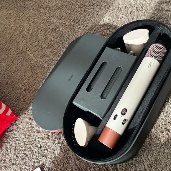 Limited Edition Ceramic Pink and Rose Gold Dyson Airwrap Multi-Styler - Picture 2 of 9